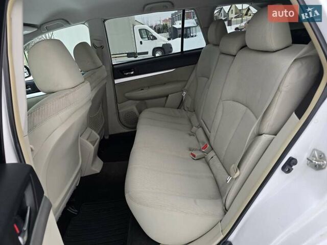 Білий Субару Аутбек, об'ємом двигуна 2.46 л та пробігом 189 тис. км за 8999 $, фото 27 на Automoto.ua