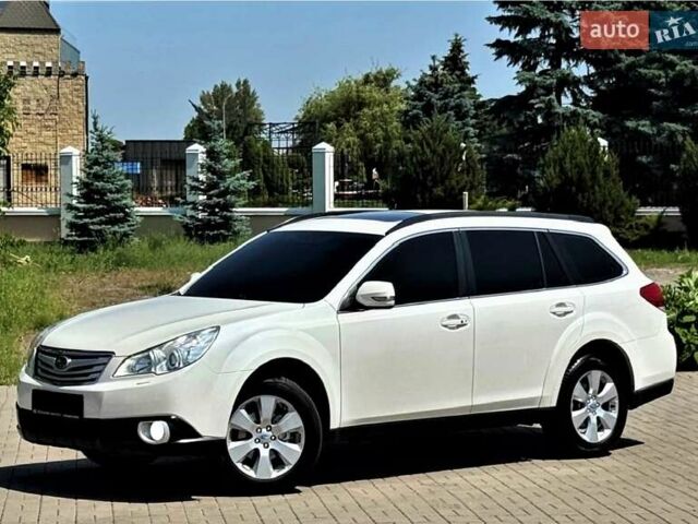 Белый Субару Аутбек, объемом двигателя 2.46 л и пробегом 104 тыс. км за 12300 $, фото 2 на Automoto.ua