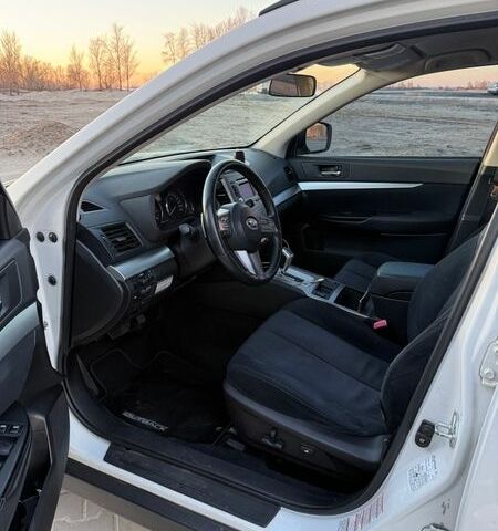 Белый Субару Аутбек, объемом двигателя 2.46 л и пробегом 200 тыс. км за 10000 $, фото 8 на Automoto.ua