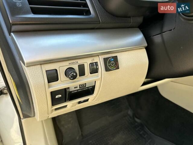 Білий Субару Аутбек, об'ємом двигуна 2.46 л та пробігом 236 тис. км за 9999 $, фото 15 на Automoto.ua
