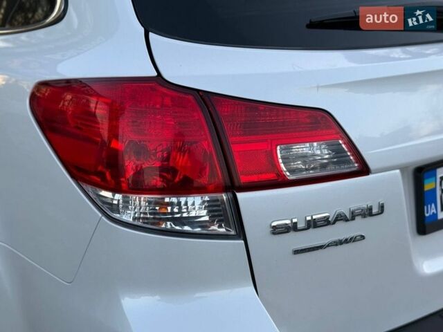 Білий Субару Аутбек, об'ємом двигуна 2.46 л та пробігом 320 тис. км за 9300 $, фото 20 на Automoto.ua