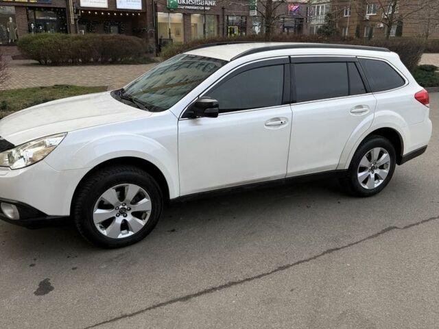 Белый Субару Аутбек, объемом двигателя 2.5 л и пробегом 304 тыс. км за 9700 $, фото 4 на Automoto.ua