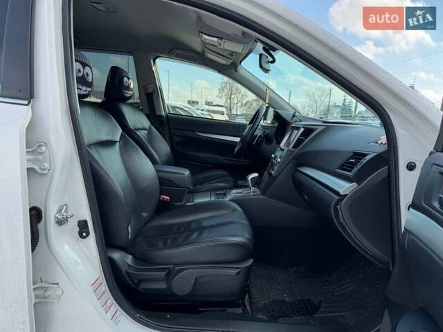 Білий Субару Аутбек, об'ємом двигуна 2.46 л та пробігом 305 тис. км за 9990 $, фото 11 на Automoto.ua