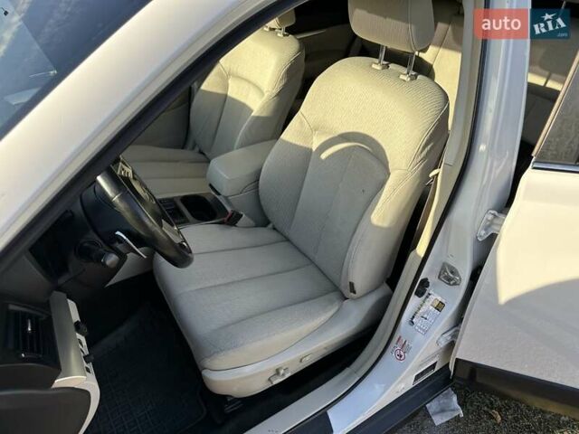 Білий Субару Аутбек, об'ємом двигуна 2.46 л та пробігом 236 тис. км за 9999 $, фото 12 на Automoto.ua