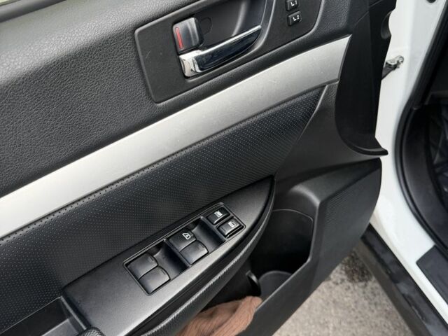 Белый Субару Аутбек, объемом двигателя 2.5 л и пробегом 304 тыс. км за 9700 $, фото 14 на Automoto.ua