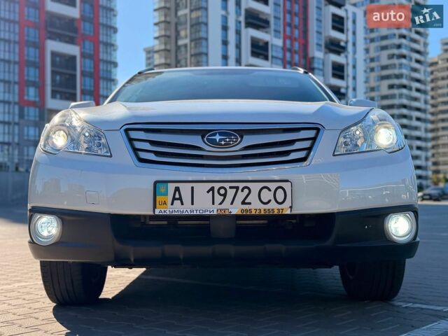 Белый Субару Аутбек, объемом двигателя 2.5 л и пробегом 260 тыс. км за 9300 $, фото 16 на Automoto.ua