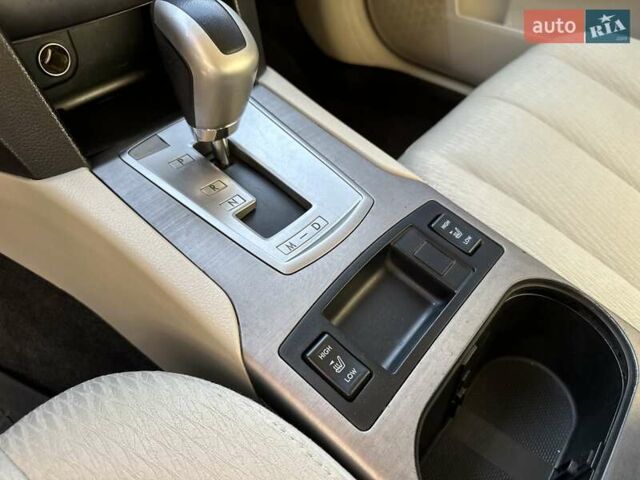 Білий Субару Аутбек, об'ємом двигуна 2.46 л та пробігом 236 тис. км за 9999 $, фото 14 на Automoto.ua