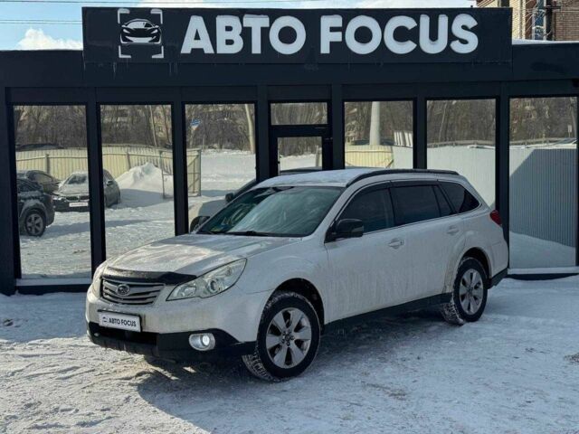 Белый Субару Аутбек, объемом двигателя 2.5 л и пробегом 305 тыс. км за 9990 $, фото 3 на Automoto.ua