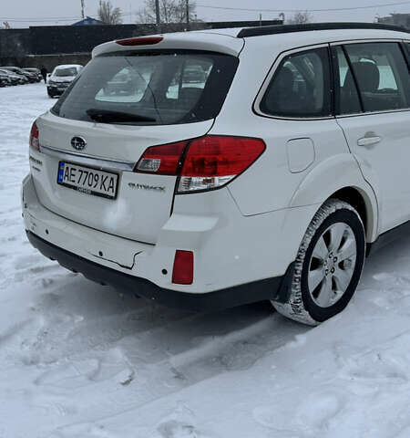 Білий Субару Аутбек, об'ємом двигуна 2.46 л та пробігом 210 тис. км за 8500 $, фото 5 на Automoto.ua