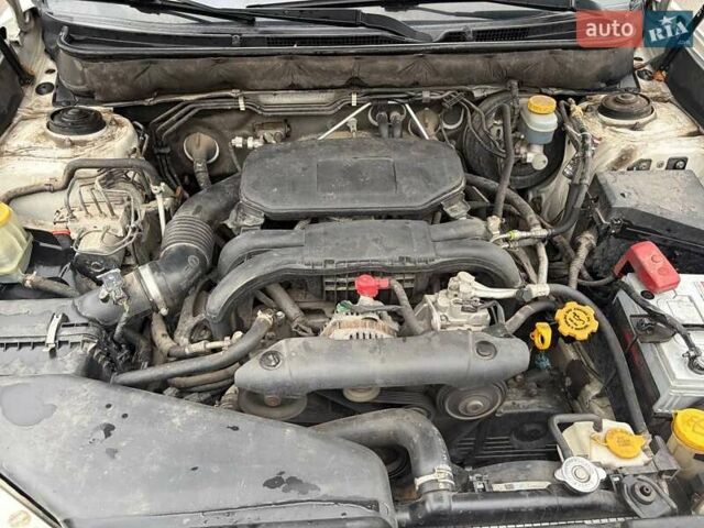 Белый Субару Аутбек, объемом двигателя 2.46 л и пробегом 312 тыс. км за 10000 $, фото 24 на Automoto.ua