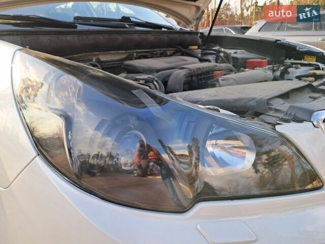 Белый Субару Аутбек, объемом двигателя 2.46 л и пробегом 257 тыс. км за 9900 $, фото 13 на Automoto.ua