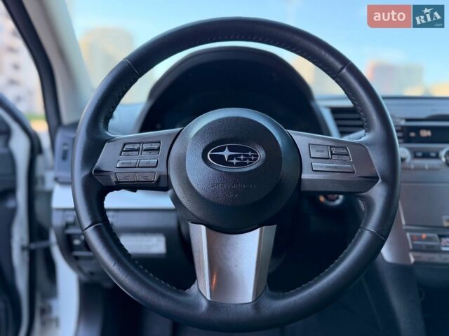 Белый Субару Аутбек, объемом двигателя 2.5 л и пробегом 260 тыс. км за 9300 $, фото 28 на Automoto.ua