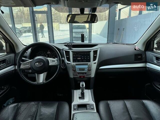 Білий Субару Аутбек, об'ємом двигуна 2.46 л та пробігом 305 тис. км за 9990 $, фото 12 на Automoto.ua