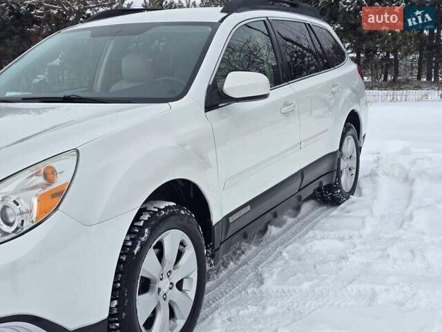 Білий Субару Аутбек, об'ємом двигуна 2.46 л та пробігом 189 тис. км за 8999 $, фото 13 на Automoto.ua