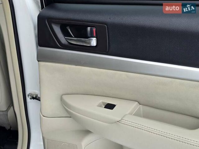 Білий Субару Аутбек, об'ємом двигуна 2.46 л та пробігом 189 тис. км за 8999 $, фото 42 на Automoto.ua