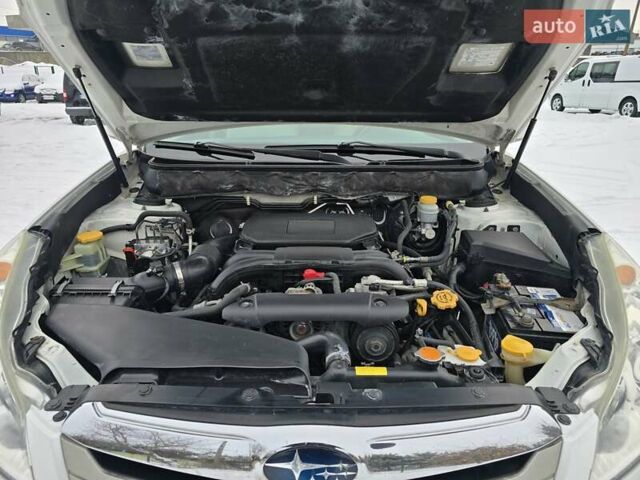 Білий Субару Аутбек, об'ємом двигуна 2.46 л та пробігом 189 тис. км за 8999 $, фото 50 на Automoto.ua