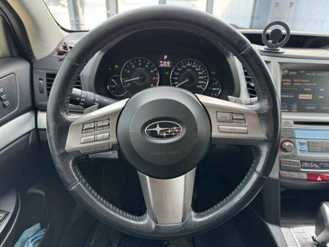 Белый Субару Аутбек, объемом двигателя 2.5 л и пробегом 305 тыс. км за 9990 $, фото 14 на Automoto.ua