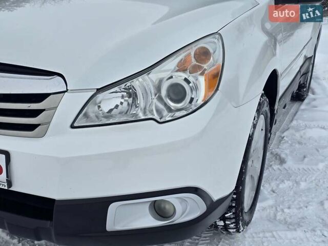 Білий Субару Аутбек, об'ємом двигуна 2.46 л та пробігом 189 тис. км за 8999 $, фото 16 на Automoto.ua