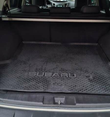 Белый Субару Аутбек, объемом двигателя 2.46 л и пробегом 166 тыс. км за 10500 $, фото 5 на Automoto.ua