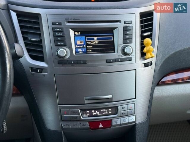 Білий Субару Аутбек, об'ємом двигуна 2.46 л та пробігом 320 тис. км за 9300 $, фото 37 на Automoto.ua