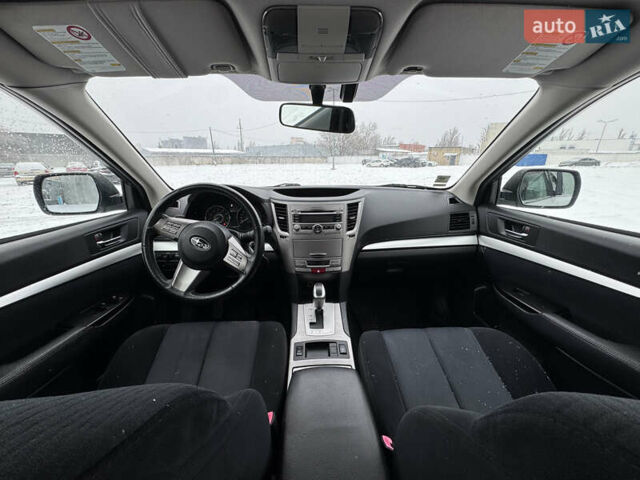 Білий Субару Аутбек, об'ємом двигуна 2.46 л та пробігом 210 тис. км за 8500 $, фото 24 на Automoto.ua