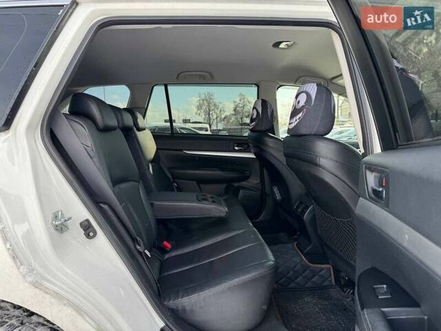 Білий Субару Аутбек, об'ємом двигуна 2.46 л та пробігом 305 тис. км за 9990 $, фото 10 на Automoto.ua