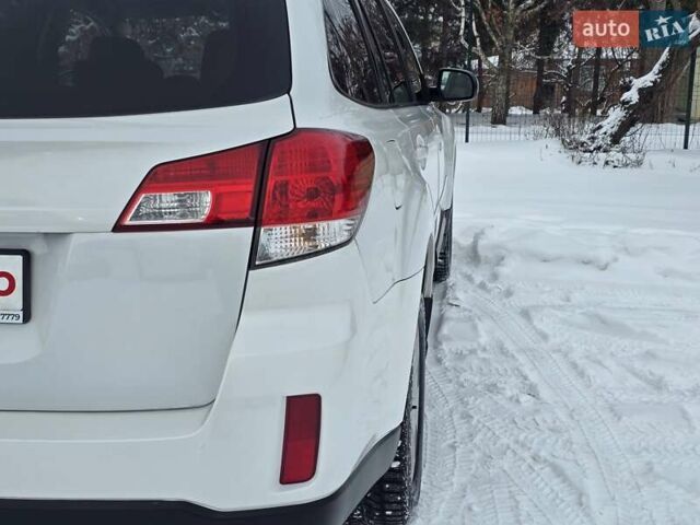 Білий Субару Аутбек, об'ємом двигуна 2.46 л та пробігом 189 тис. км за 8999 $, фото 19 на Automoto.ua