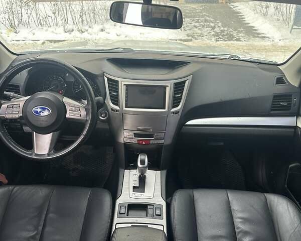 Білий Субару Аутбек, об'ємом двигуна 2.5 л та пробігом 162 тис. км за 8500 $, фото 1 на Automoto.ua