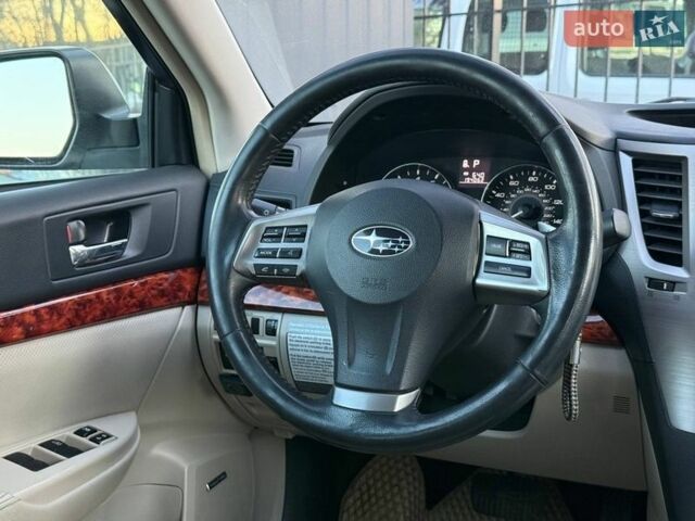 Білий Субару Аутбек, об'ємом двигуна 2.46 л та пробігом 320 тис. км за 9300 $, фото 32 на Automoto.ua