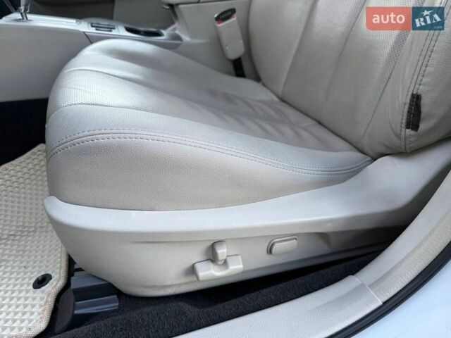 Білий Субару Аутбек, об'ємом двигуна 2.46 л та пробігом 320 тис. км за 9300 $, фото 23 на Automoto.ua
