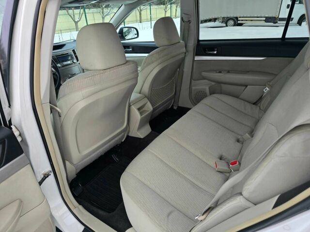 Білий Субару Аутбек, об'ємом двигуна 2.46 л та пробігом 189 тис. км за 8999 $, фото 10 на Automoto.ua