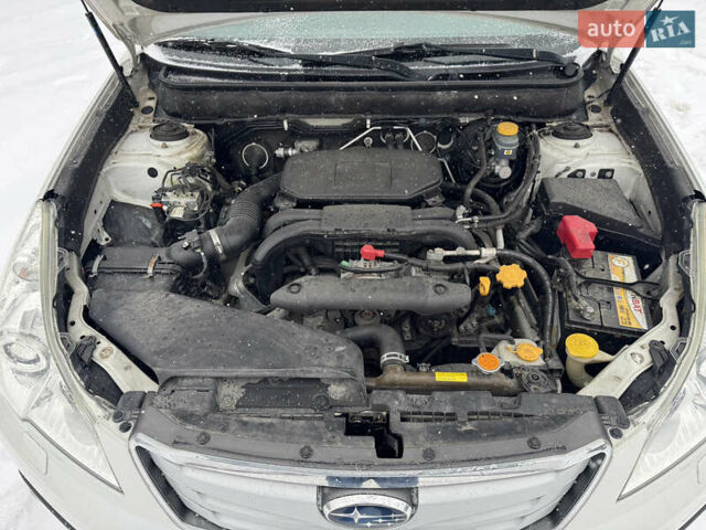 Білий Субару Аутбек, об'ємом двигуна 2.46 л та пробігом 210 тис. км за 8500 $, фото 28 на Automoto.ua