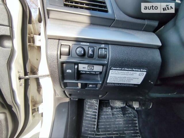 Белый Субару Аутбек, объемом двигателя 2.46 л и пробегом 250 тыс. км за 10000 $, фото 24 на Automoto.ua