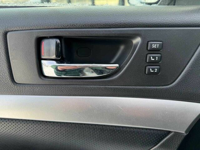 Белый Субару Аутбек, объемом двигателя 2.5 л и пробегом 305 тыс. км за 9990 $, фото 15 на Automoto.ua