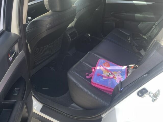 Белый Субару Аутбек, объемом двигателя 2 л и пробегом 255 тыс. км за 9000 $, фото 8 на Automoto.ua