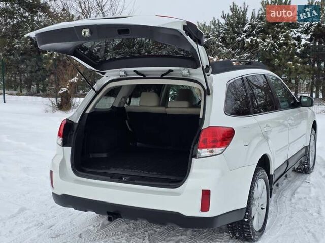 Білий Субару Аутбек, об'ємом двигуна 2.46 л та пробігом 189 тис. км за 8999 $, фото 51 на Automoto.ua