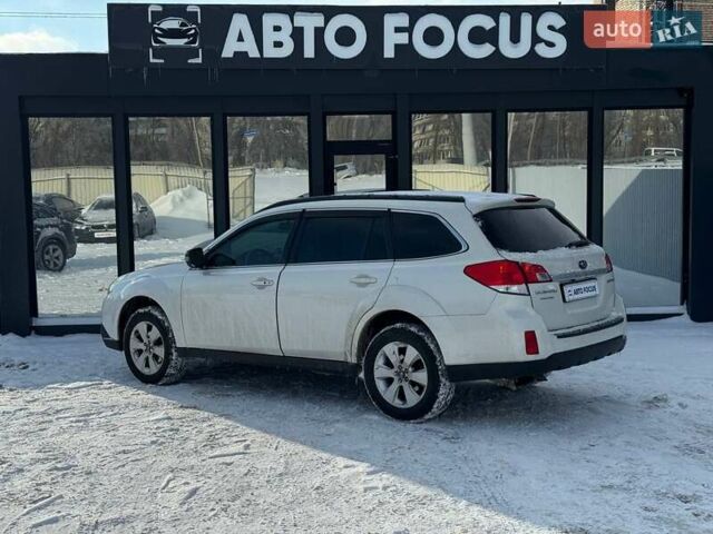 Білий Субару Аутбек, об'ємом двигуна 2.46 л та пробігом 305 тис. км за 9990 $, фото 7 на Automoto.ua