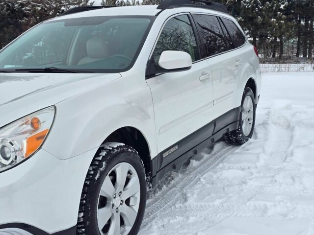 Білий Субару Аутбек, об'ємом двигуна 2.46 л та пробігом 189 тис. км за 8999 $, фото 19 на Automoto.ua