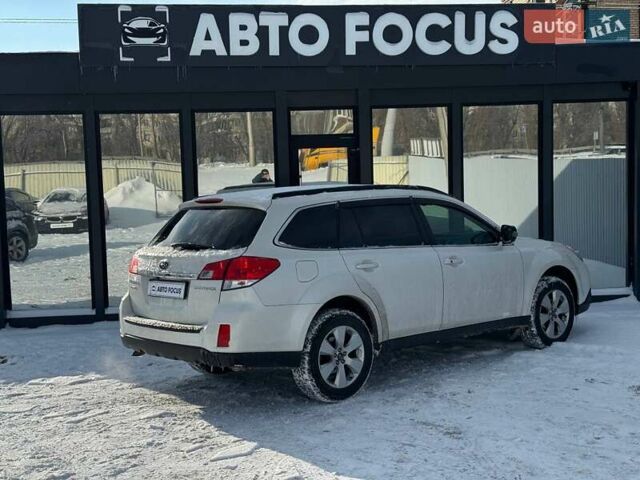 Білий Субару Аутбек, об'ємом двигуна 2.46 л та пробігом 305 тис. км за 9990 $, фото 4 на Automoto.ua