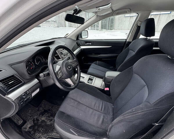 Білий Субару Аутбек, об'ємом двигуна 2.46 л та пробігом 210 тис. км за 8500 $, фото 13 на Automoto.ua