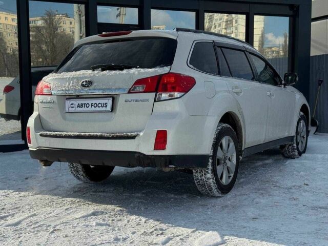 Белый Субару Аутбек, объемом двигателя 2.5 л и пробегом 305 тыс. км за 9990 $, фото 5 на Automoto.ua