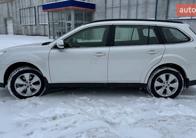 Білий Субару Аутбек, об'ємом двигуна 2.46 л та пробігом 210 тис. км за 8500 $, фото 2 на Automoto.ua