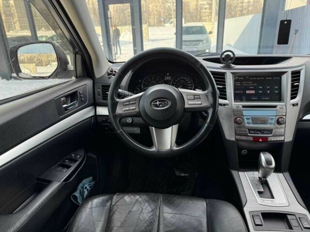 Белый Субару Аутбек, объемом двигателя 2.5 л и пробегом 305 тыс. км за 9990 $, фото 13 на Automoto.ua