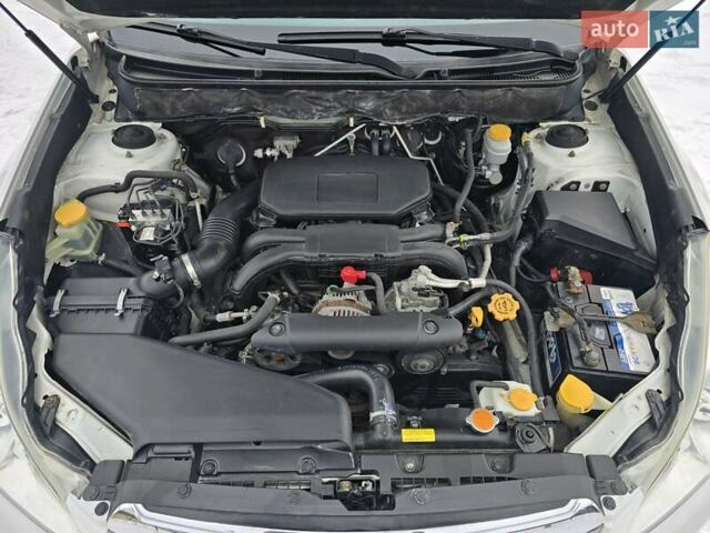 Білий Субару Аутбек, об'ємом двигуна 2.46 л та пробігом 189 тис. км за 8999 $, фото 49 на Automoto.ua