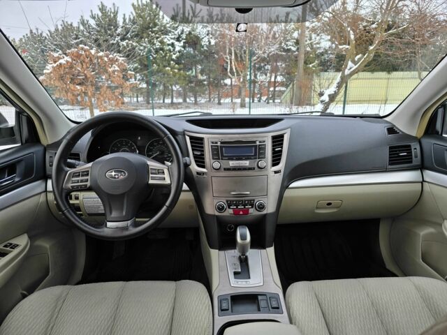 Білий Субару Аутбек, об'ємом двигуна 2.46 л та пробігом 189 тис. км за 8999 $, фото 12 на Automoto.ua