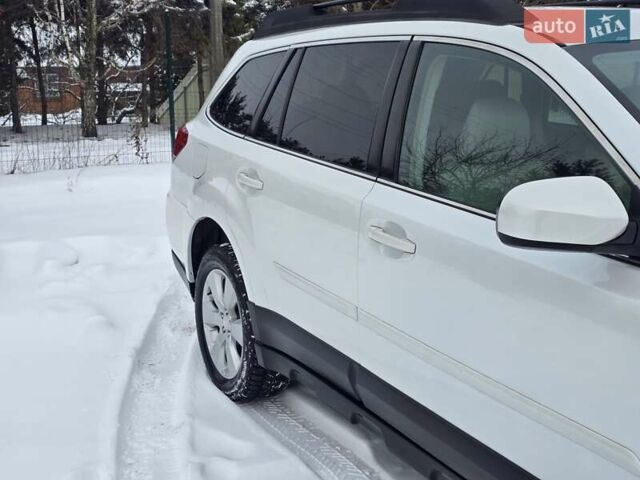 Білий Субару Аутбек, об'ємом двигуна 2.46 л та пробігом 189 тис. км за 8999 $, фото 11 на Automoto.ua