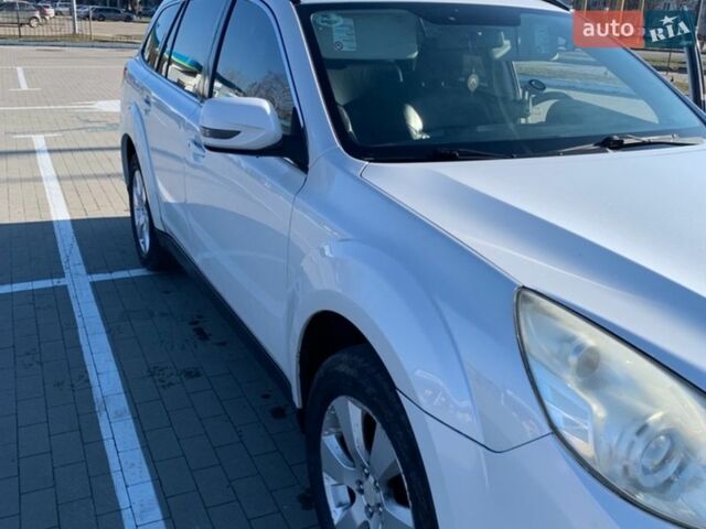 Білий Субару Аутбек, об'ємом двигуна 2.46 л та пробігом 293 тис. км за 9300 $, фото 11 на Automoto.ua