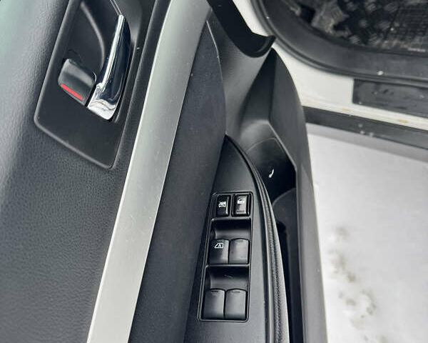 Білий Субару Аутбек, об'ємом двигуна 2.46 л та пробігом 210 тис. км за 8500 $, фото 12 на Automoto.ua