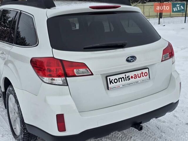 Білий Субару Аутбек, об'ємом двигуна 2.46 л та пробігом 189 тис. км за 8999 $, фото 21 на Automoto.ua