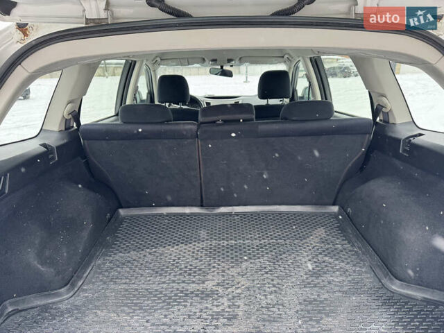 Білий Субару Аутбек, об'ємом двигуна 2.46 л та пробігом 210 тис. км за 8500 $, фото 21 на Automoto.ua